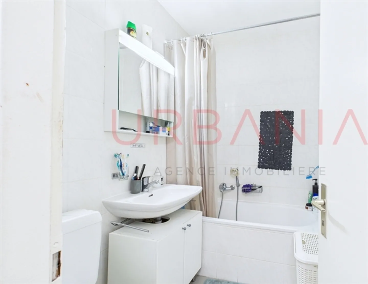 4.5-room apartment with balcony and box - Photo 5 of 6