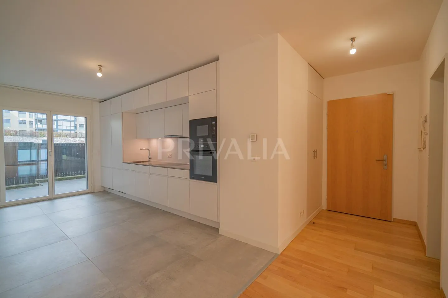 Bel appartamento al piano giardino in una residenza sicura - Foto 4 di 10