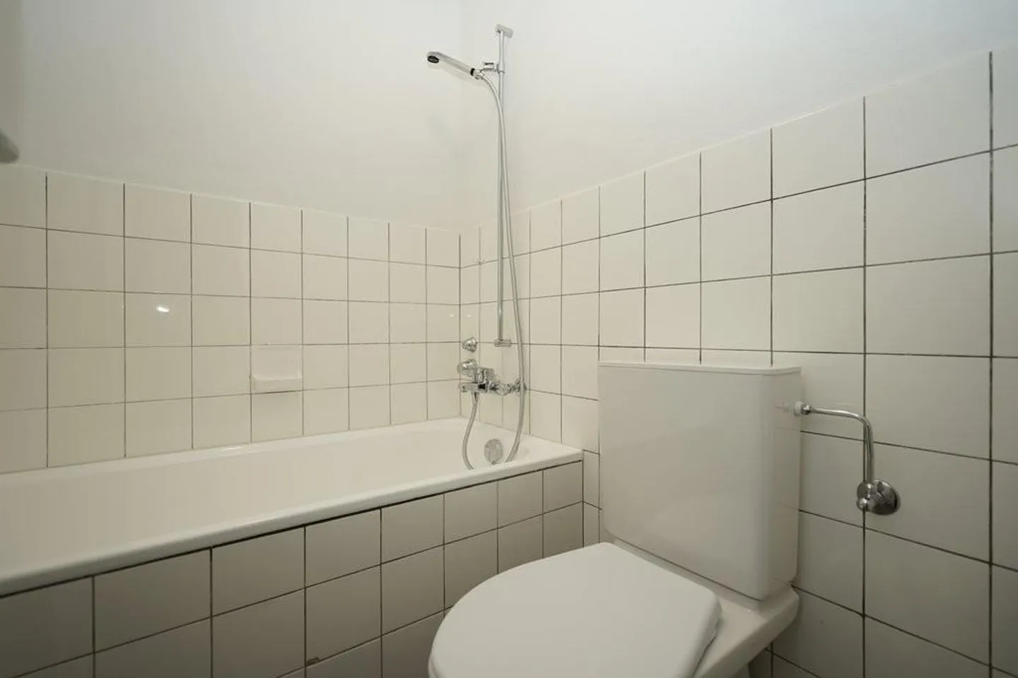 Appartement 4 pièces avec balcon à Tscharni ! - Photo 3 sur 6
