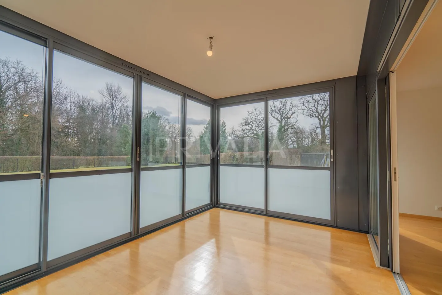 Bel appartamento al piano giardino in una residenza sicura - Foto 3 di 10