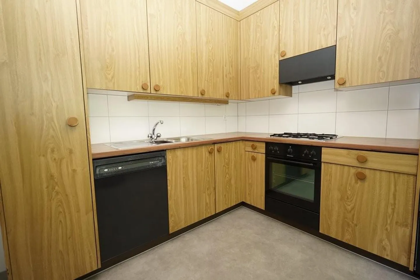Appartement 4 pièces avec balcon à Tscharni ! - Photo 2 sur 6