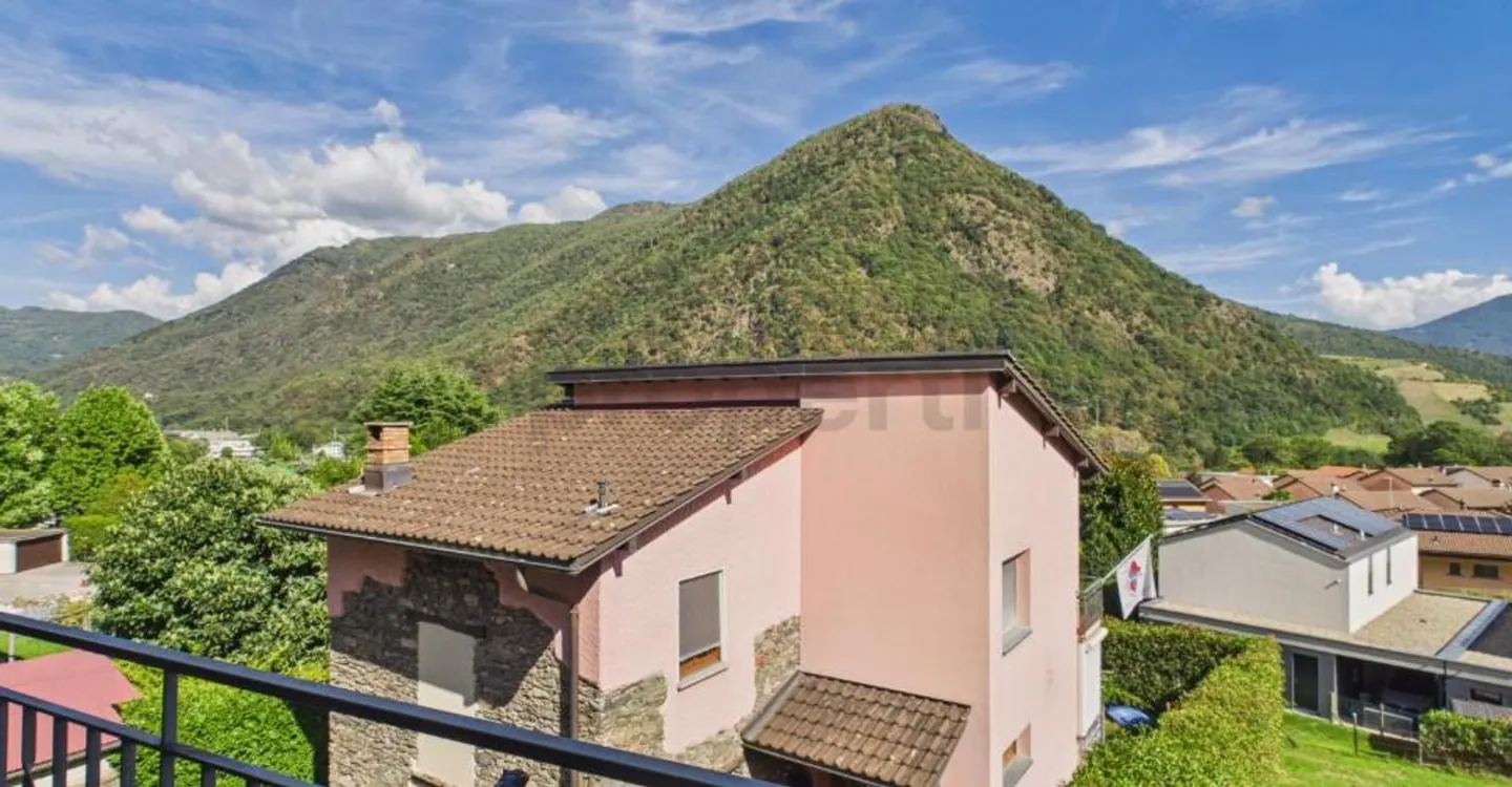 Charming Detached House in Mezzovico-Vira - Photo 10 of 12