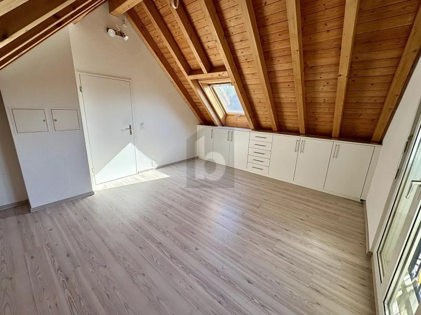 LIGHT, PEACE AND A KITCHEN TO FALL IN LOVE WITH - Photo 5 of 6