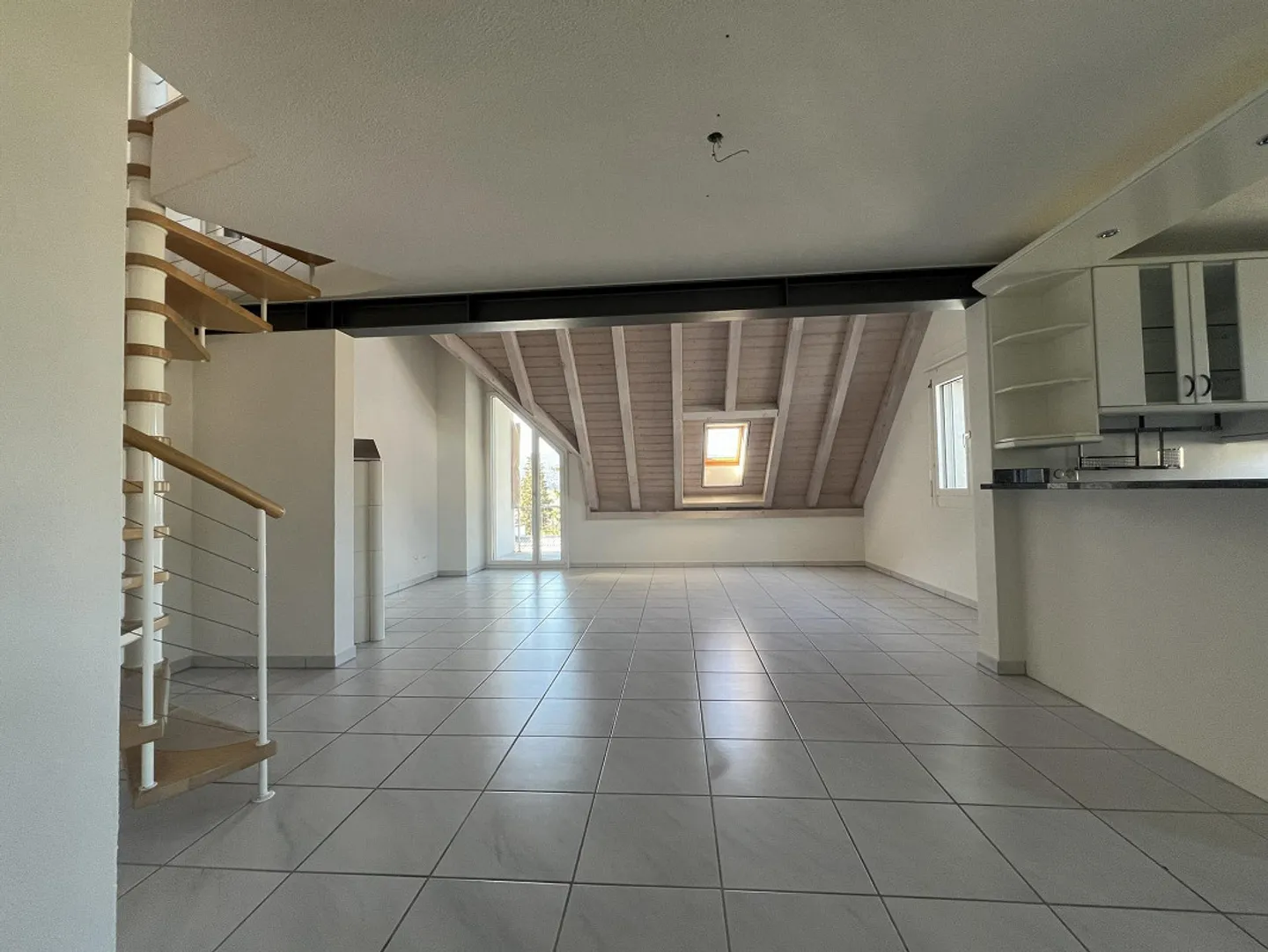 3.5-room penthouse apartment with a view - Photo 2 of 10