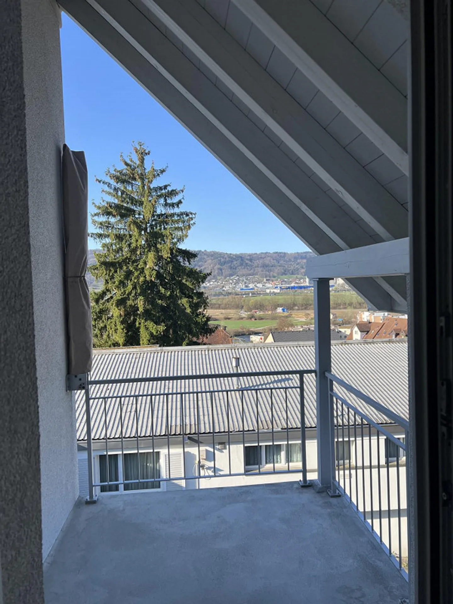 3.5-room penthouse apartment with a view - Photo 4 of 10