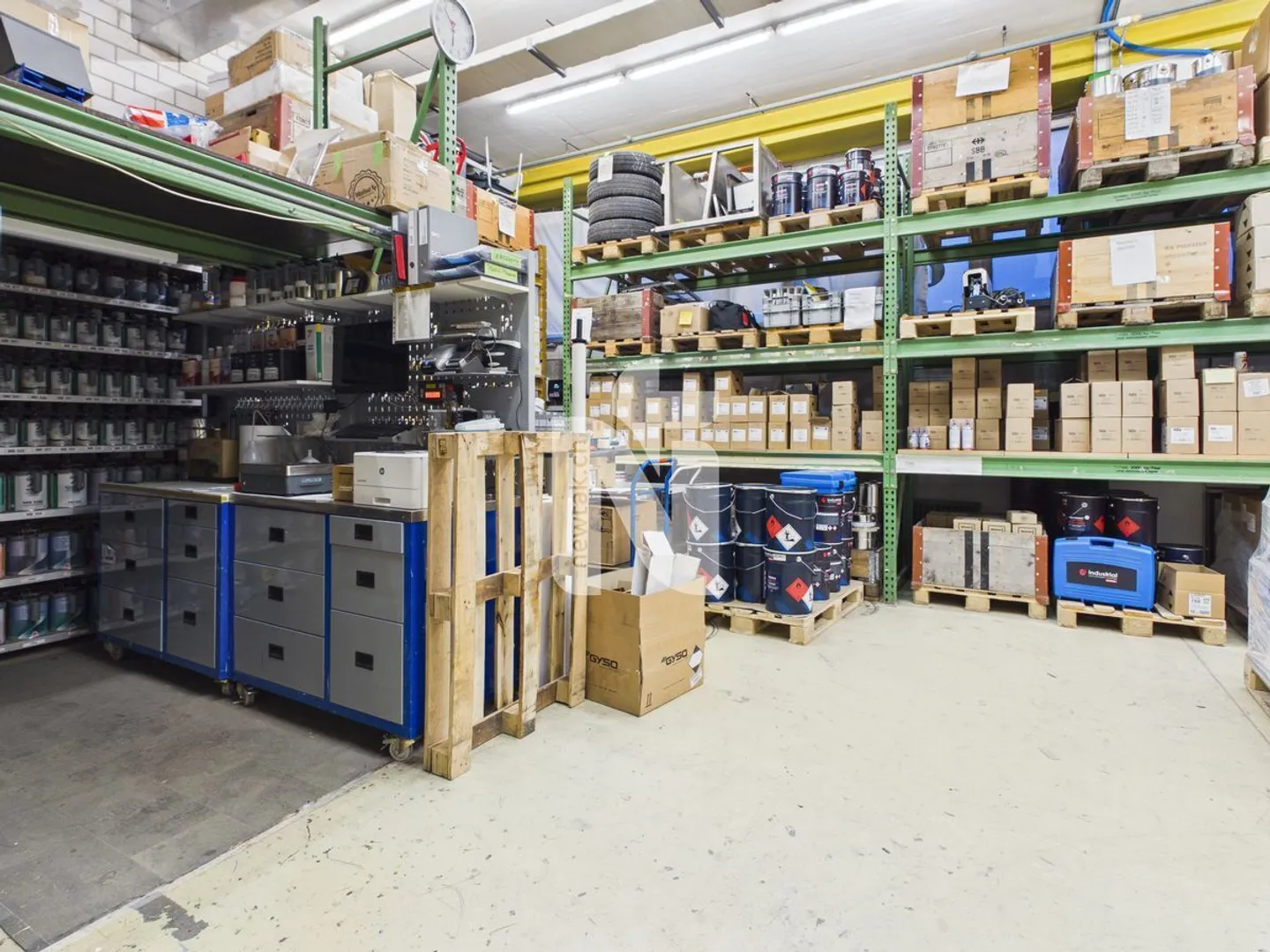 Spazio di stoccaggio di 88 m² con scaffali per pallet pesanti (capacità di carico 3000 kg) - Foto 2 di 3