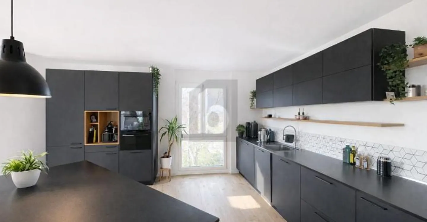 MAGNIFICENT SPACIOUS RENOVATED WITH UNOBSTRUCTED VIEW - Photo 2 of 5