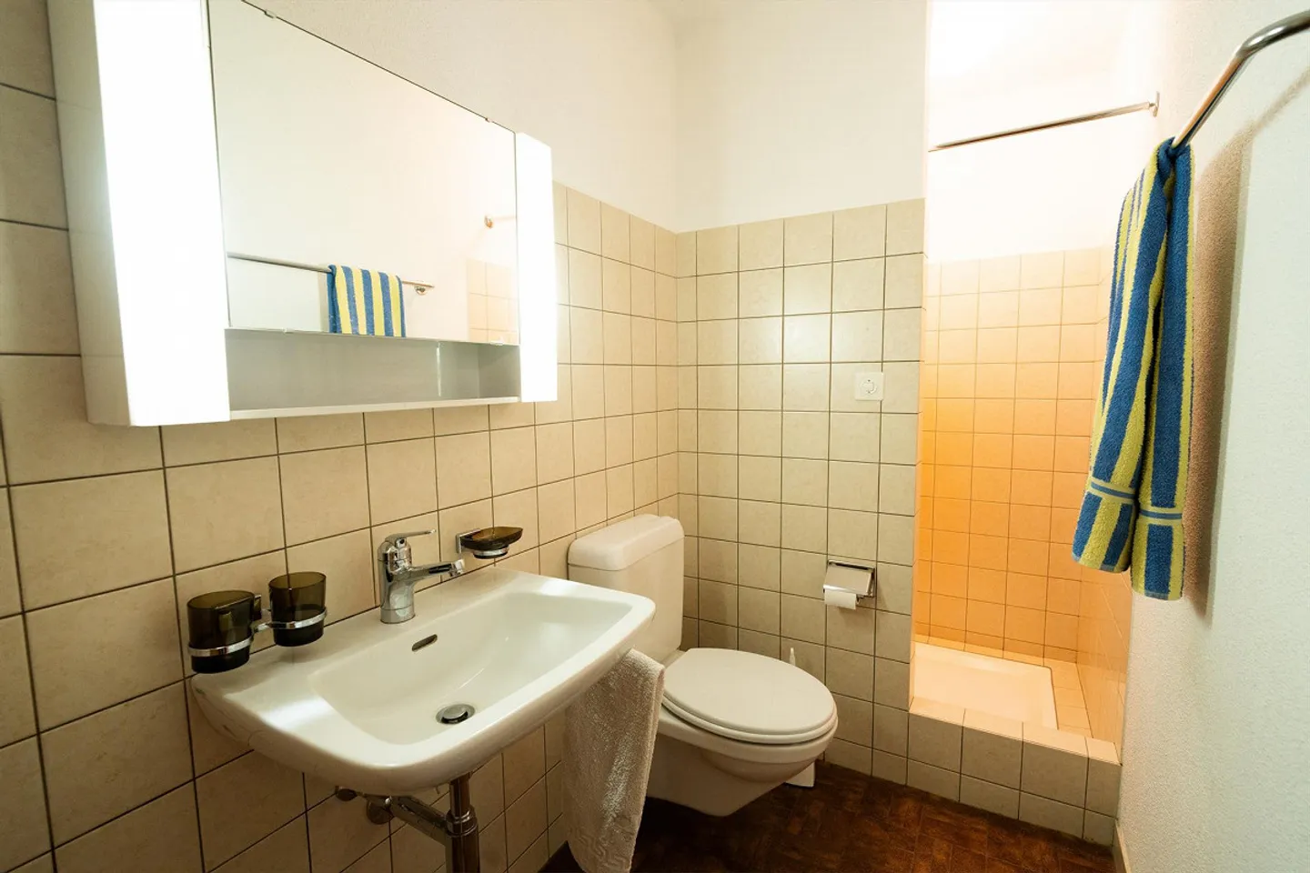 Qui inizia il benessere – La tua nuova casa con terrazza soleggiata e sfondo da sogno - Foto 10 di 14