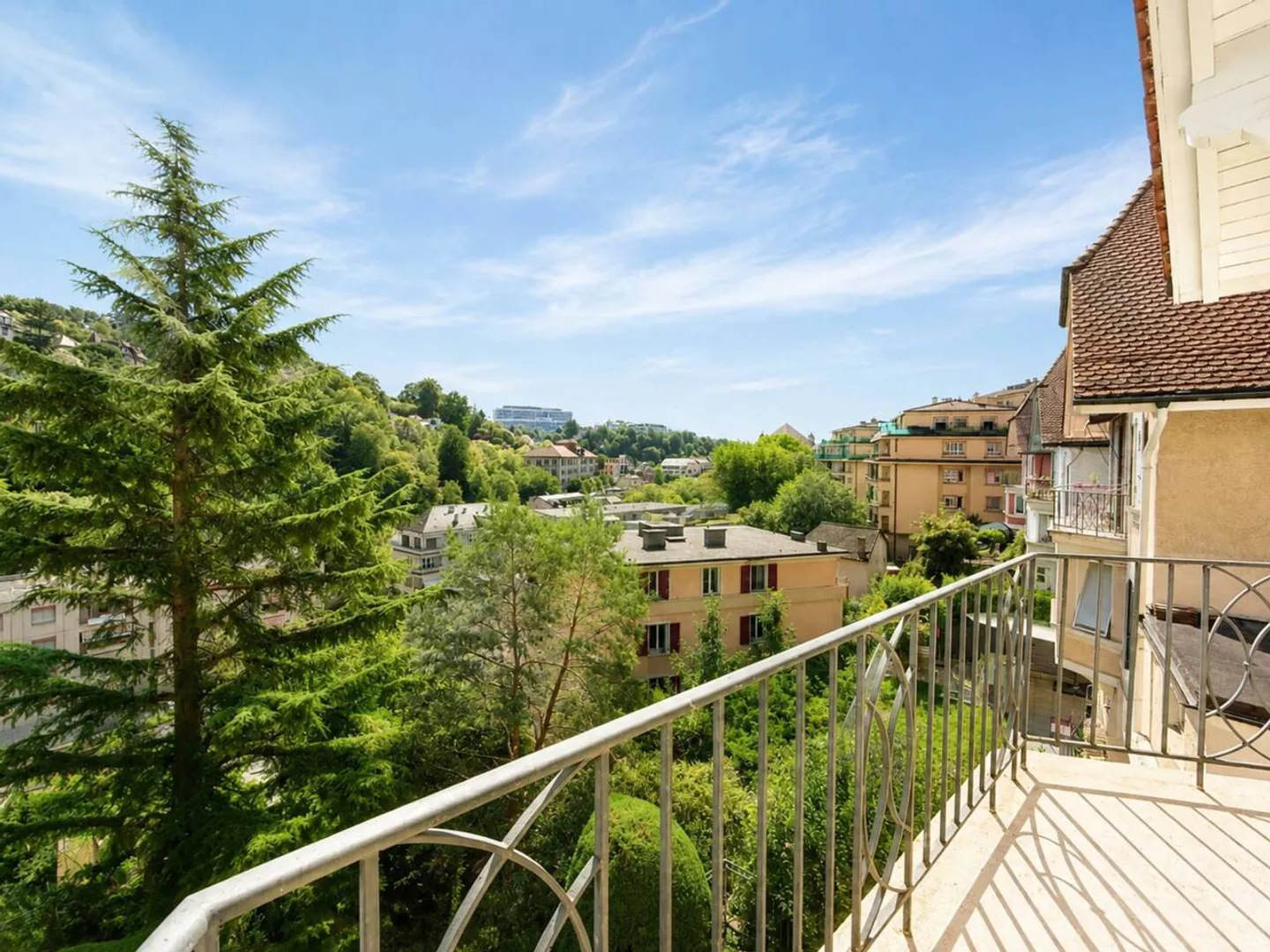 Charming Detached House in Lausanne - Photo 2 of 12