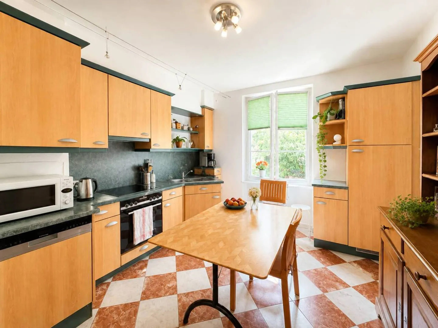 Charming Detached House in Lausanne - Photo 6 of 12