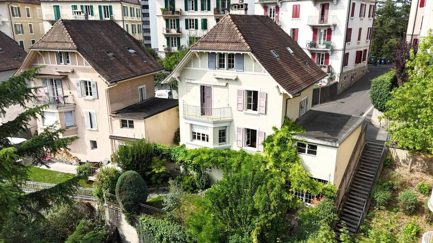 Charming Detached House in Lausanne - Photo 3 of 12