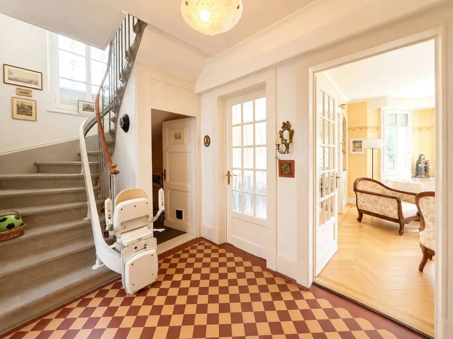Charming Detached House in Lausanne - Photo 8 of 12