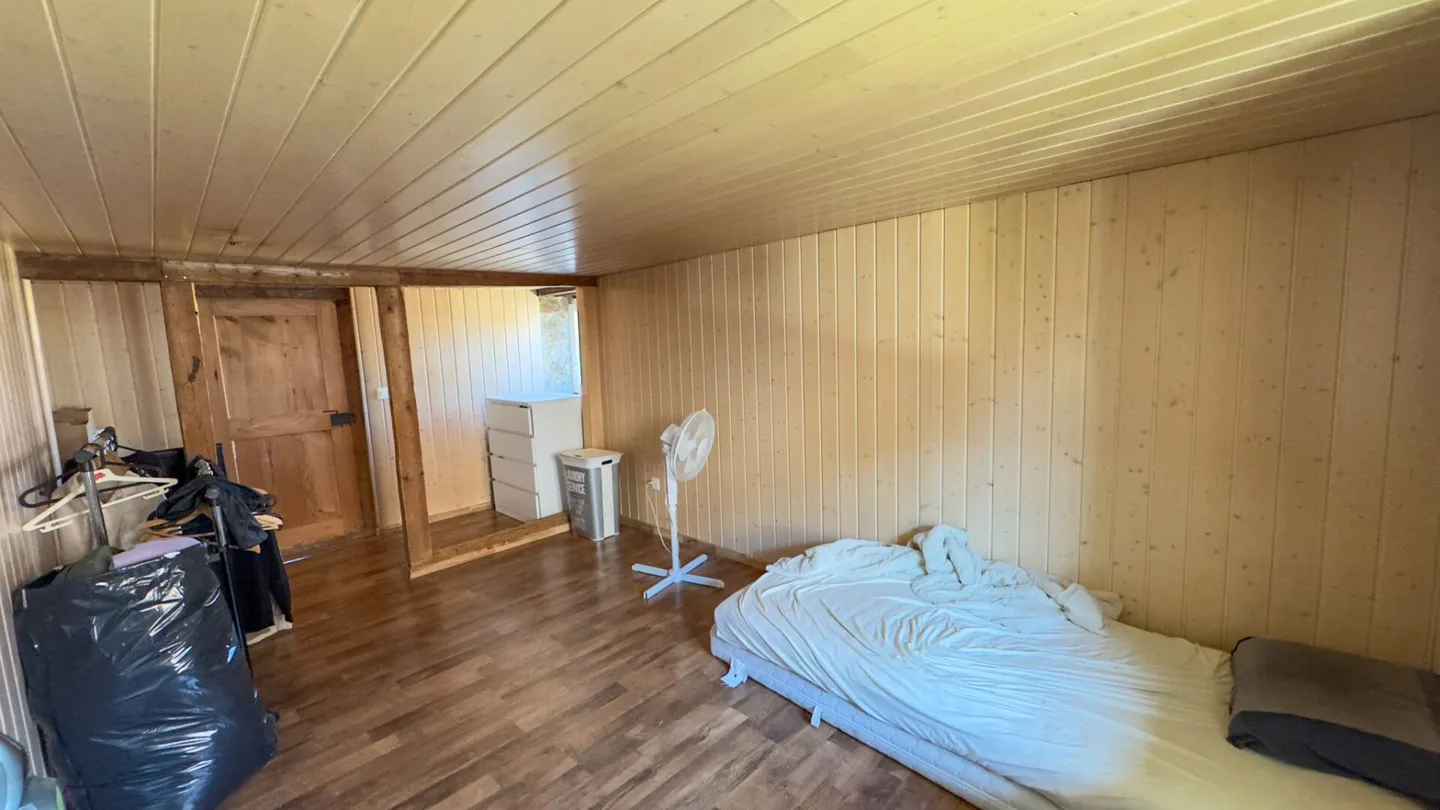 Casa bifamiliare con grande terreno - Foto 7 di 15