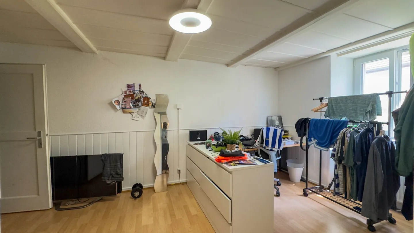 Casa bifamiliare con grande terreno - Foto 8 di 15