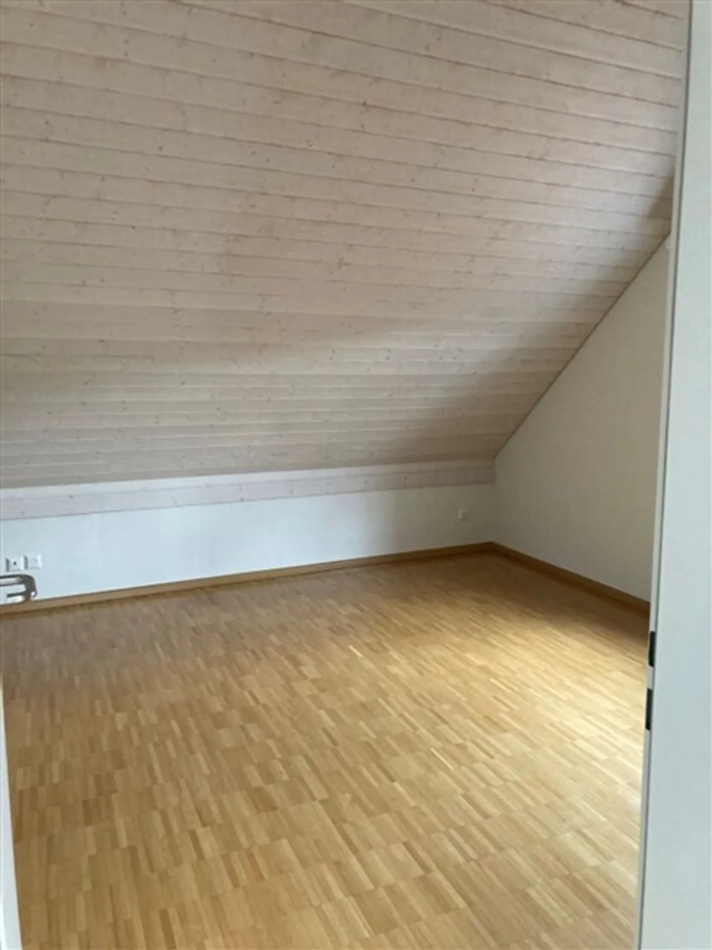Dachgeschosswohnung mit 3,5 Zimmern - Foto 3 von 8