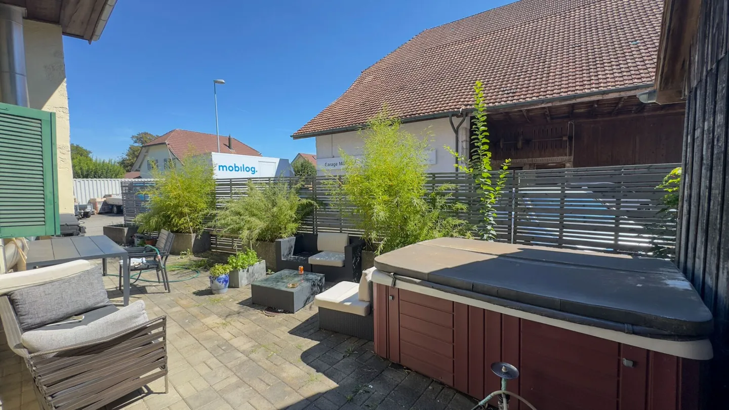 Casa bifamiliare con grande terreno - Foto 15 di 15