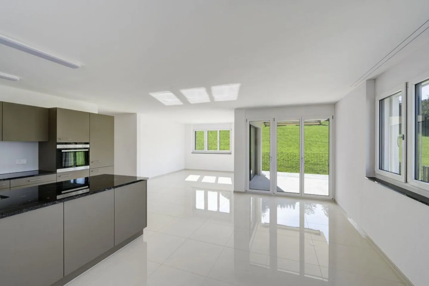 Appartamento 3.5 stanze come nuovo in una posizione tranquilla! - Foto 2 di 7