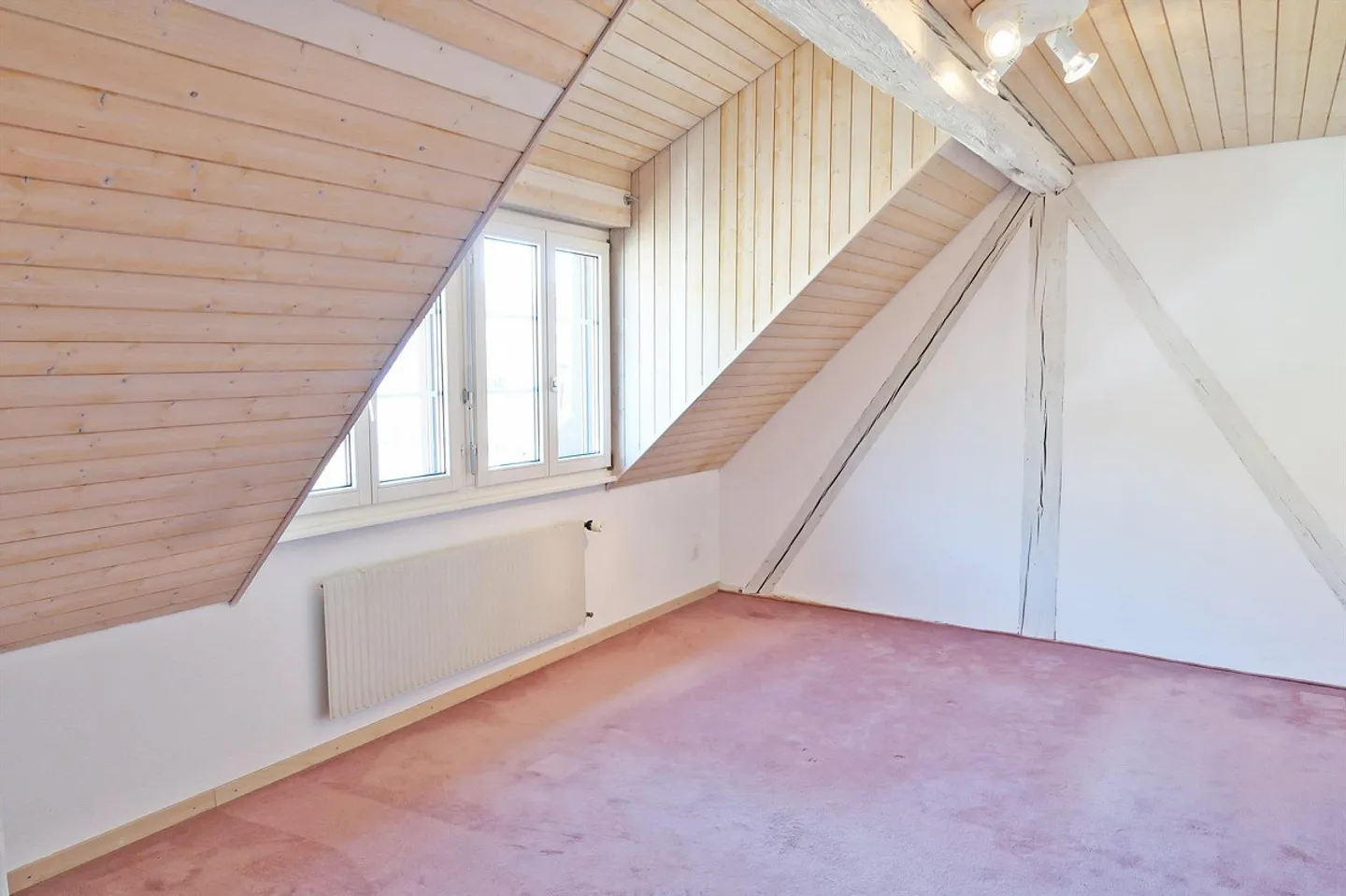 Central Attic Apartment in Stein am Rhein - Photo 6 of 9