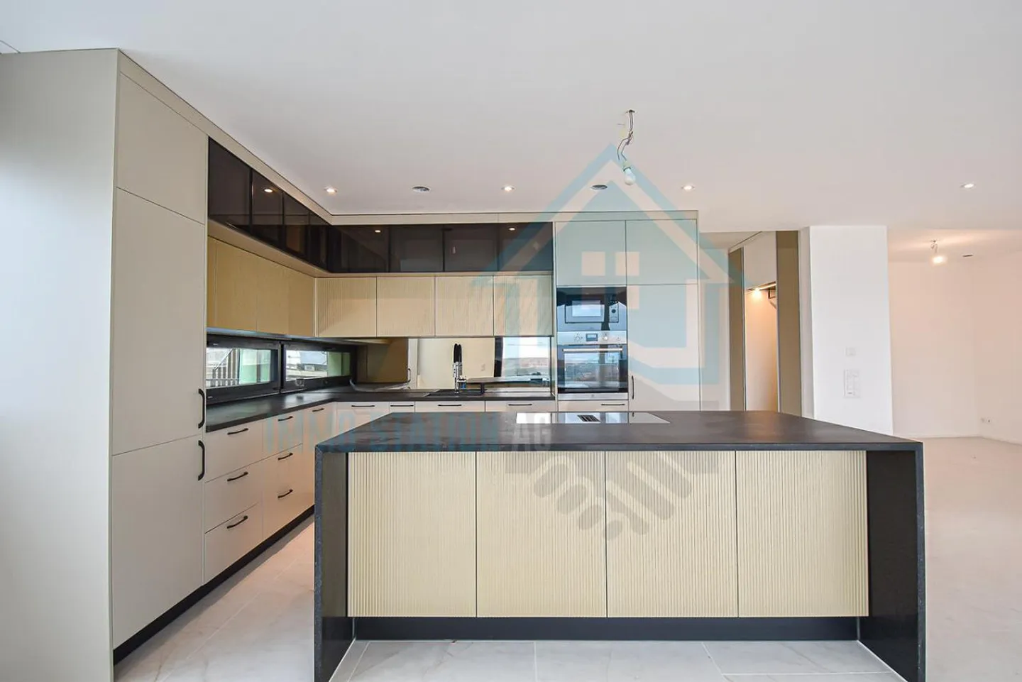 Exclusive New Build Terrace Apartment with Panoramic Views & Highest Living Comfort - Photo 4 of 13