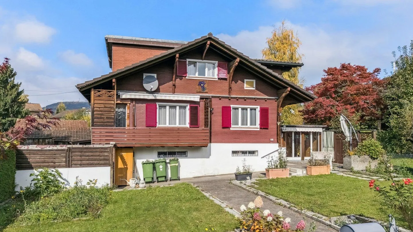 AgentSelly - Familienfreundliches Haus am Chaletweg - Foto 1 von 13