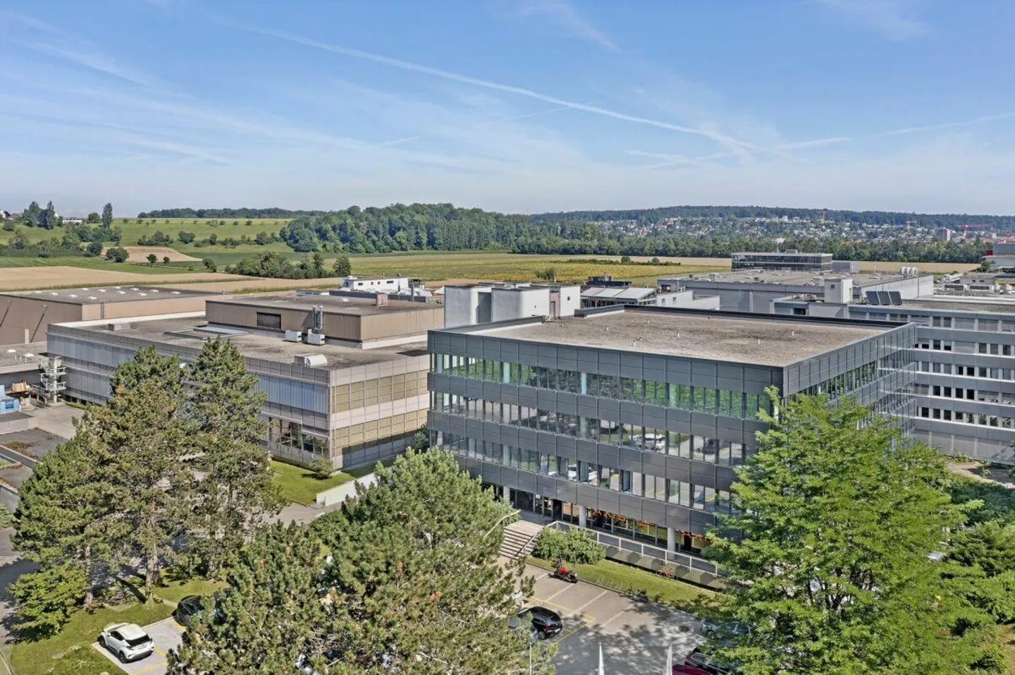 Storage and workshop premises with daylight in a central location in Aesch - Photo 1 of 5