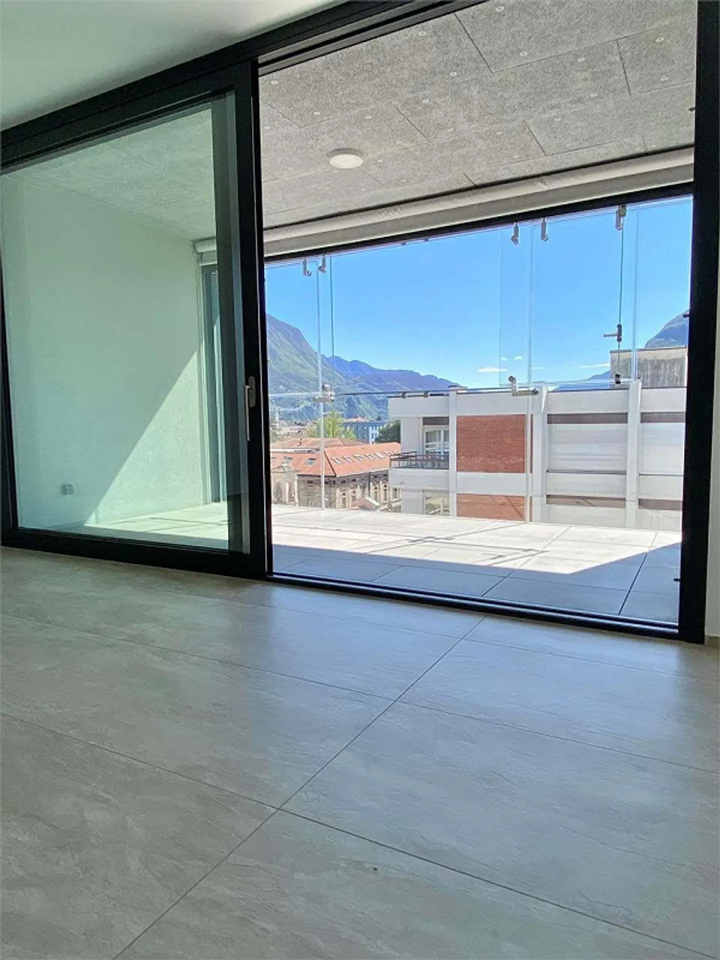 Appartement en attique moderne de 2,5 pièces à vendre à Lugano - Possibilité d'un deuxième appartement - Photo 1 sur 9