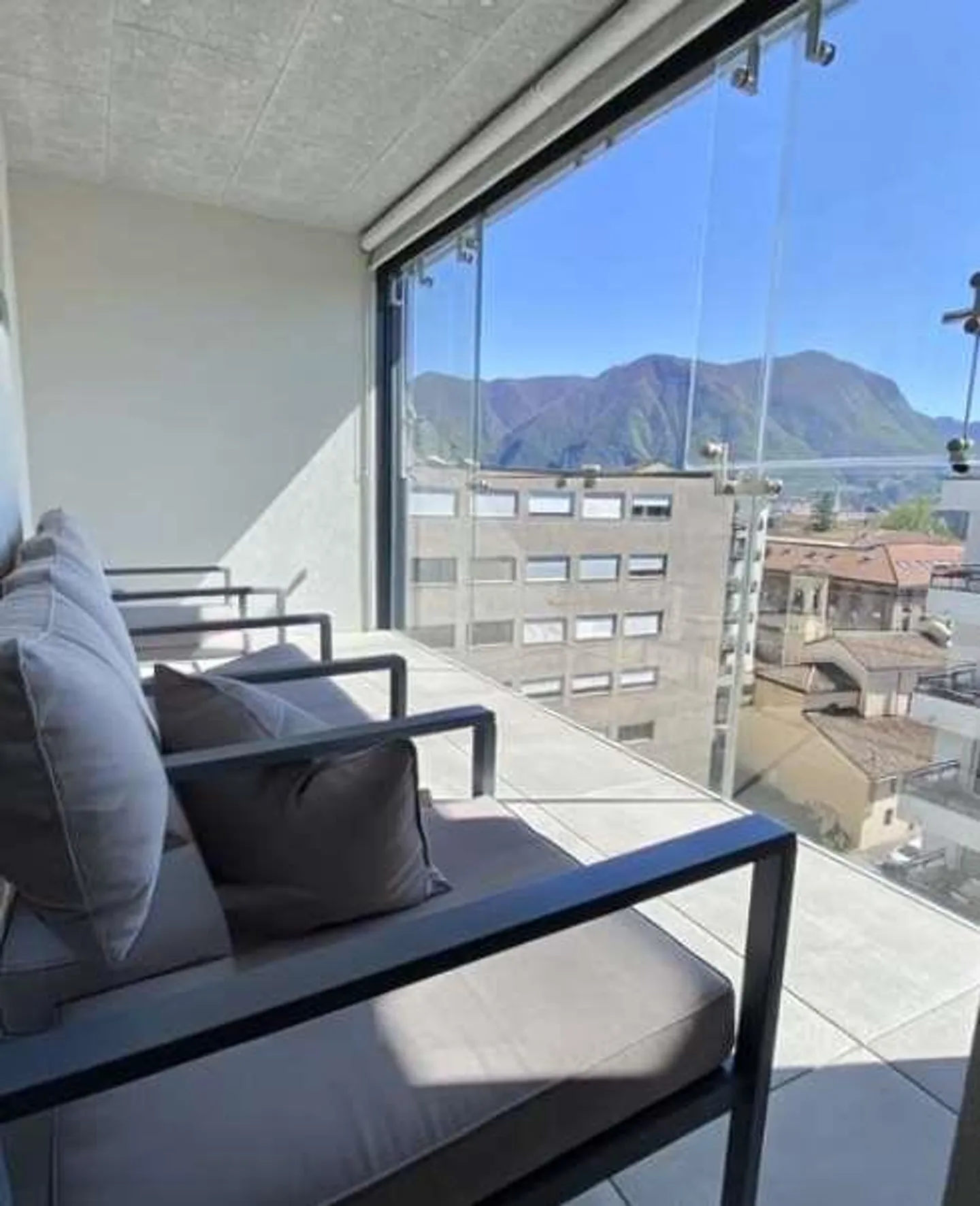 Appartement en attique moderne de 2,5 pièces à vendre à Lugano - Possibilité d'un deuxième appartement - Photo 2 sur 9