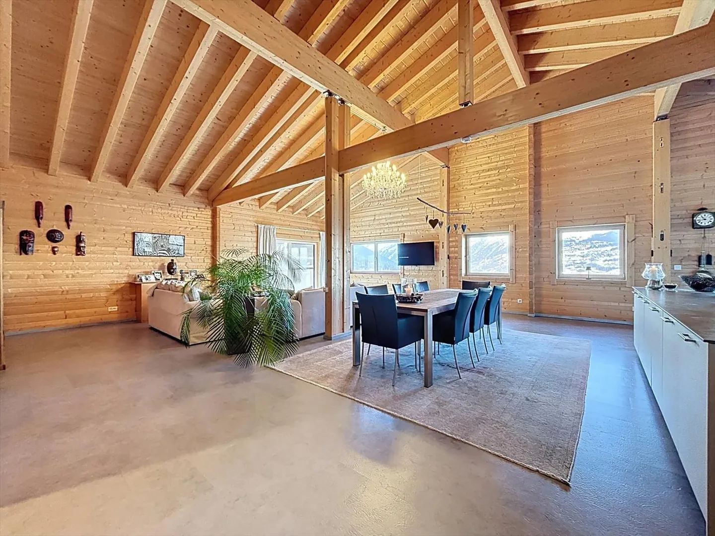Luxurious and Unconventional Chalet with Panoramic View - Photo 4 of 13