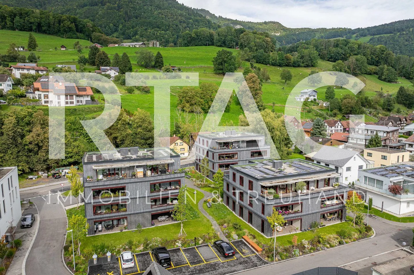 Zentrale Parkplätze - Foto 1 von 4