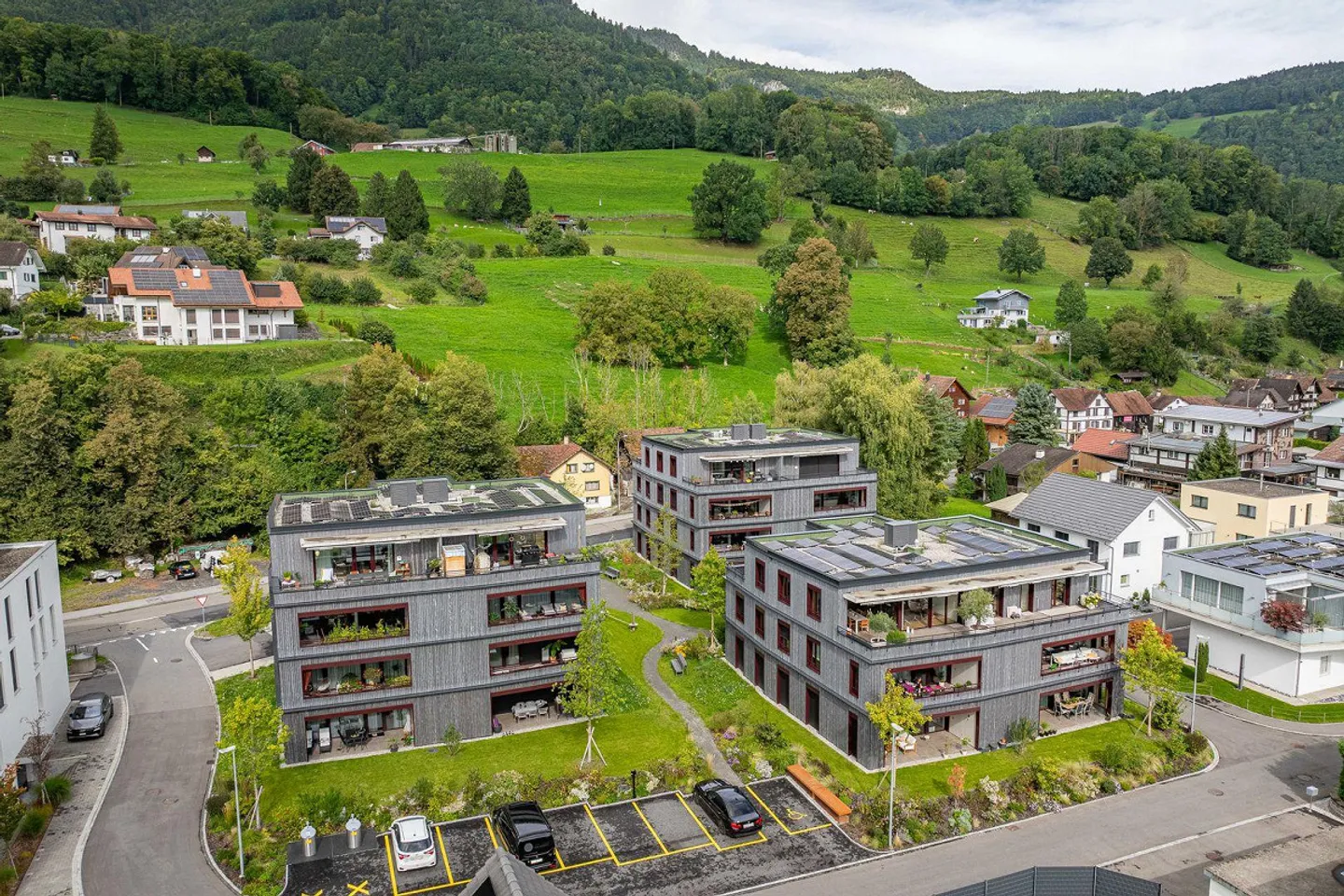 Zentrale Parkplätze - Foto 2 von 4