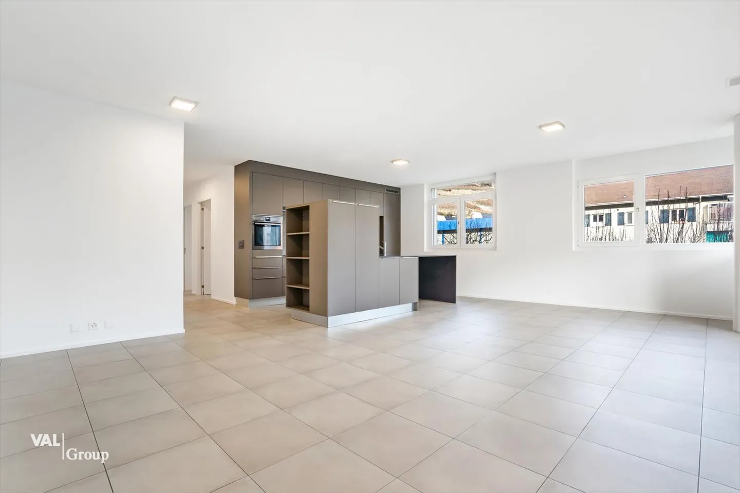 Découvrez un espace lumineux et agréable - Photo 1 sur 12