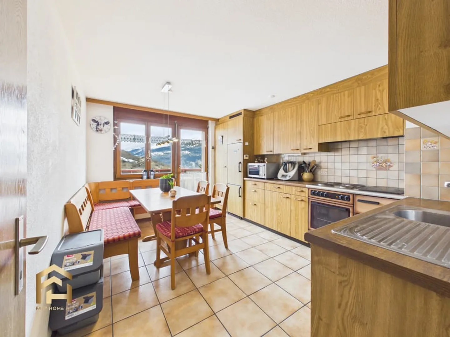 Mountain Idyl with Comfort: 4.5-Room Apartment in Unterbäch with Large Balcony - Photo 4 of 13