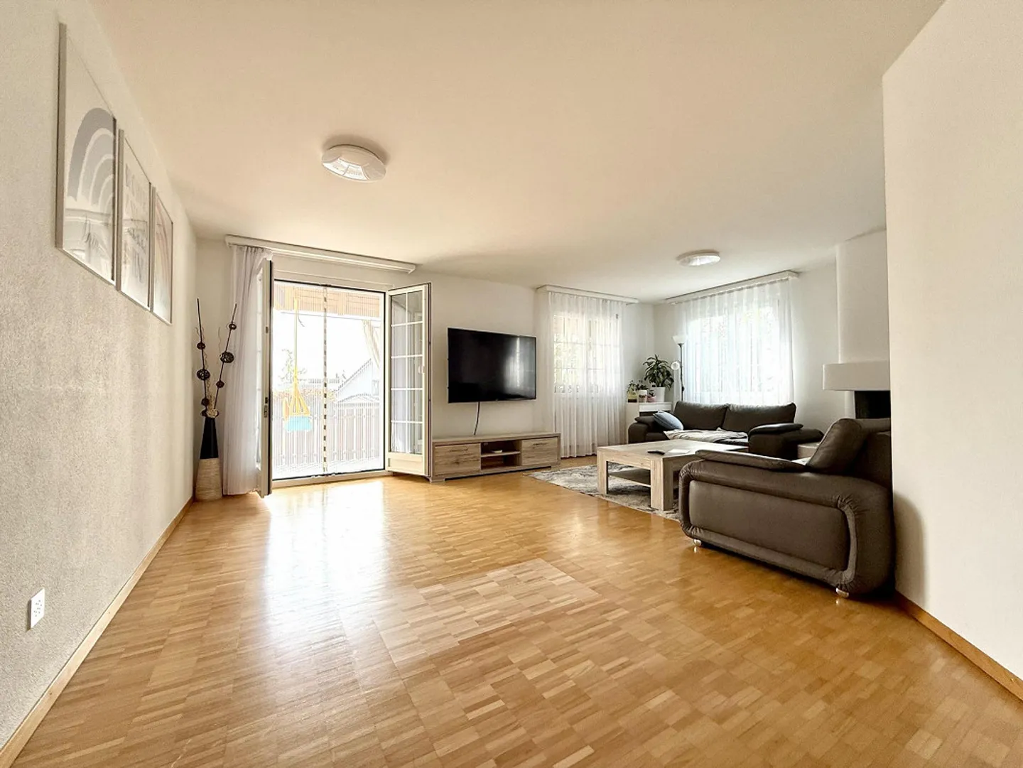 Cozy 4.5-room apartment with balcony in a quiet location in Nürensdorf - Photo 2 of 11