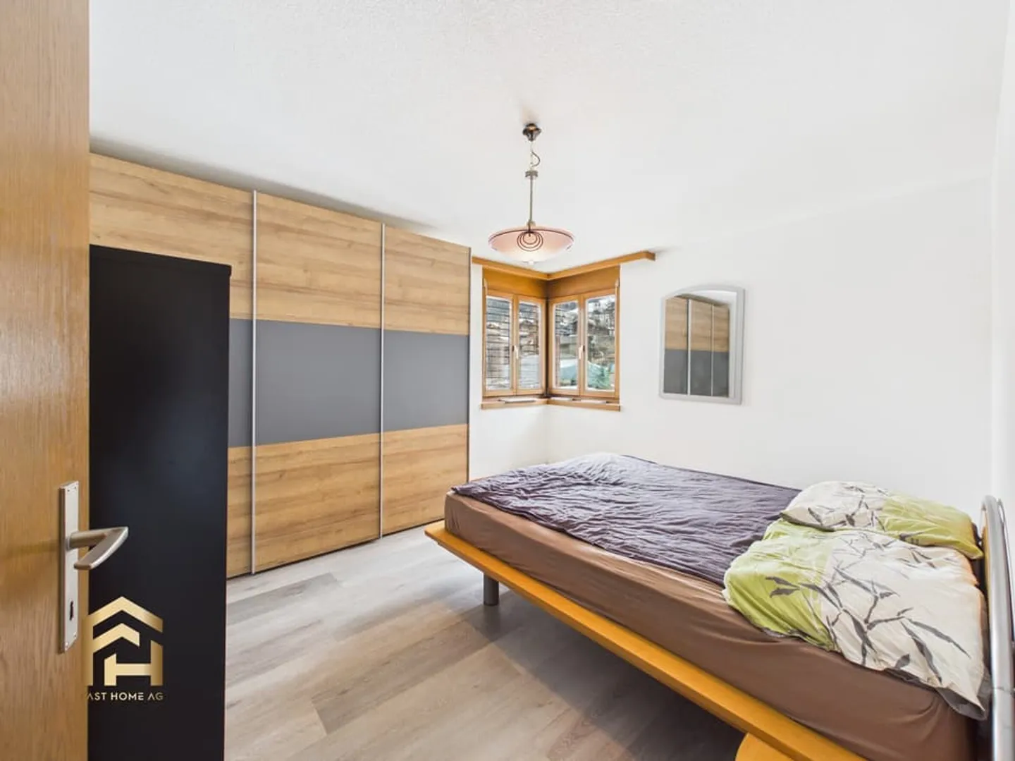 Mountain Idyl with Comfort: 4.5-Room Apartment in Unterbäch with Large Balcony - Photo 6 of 13