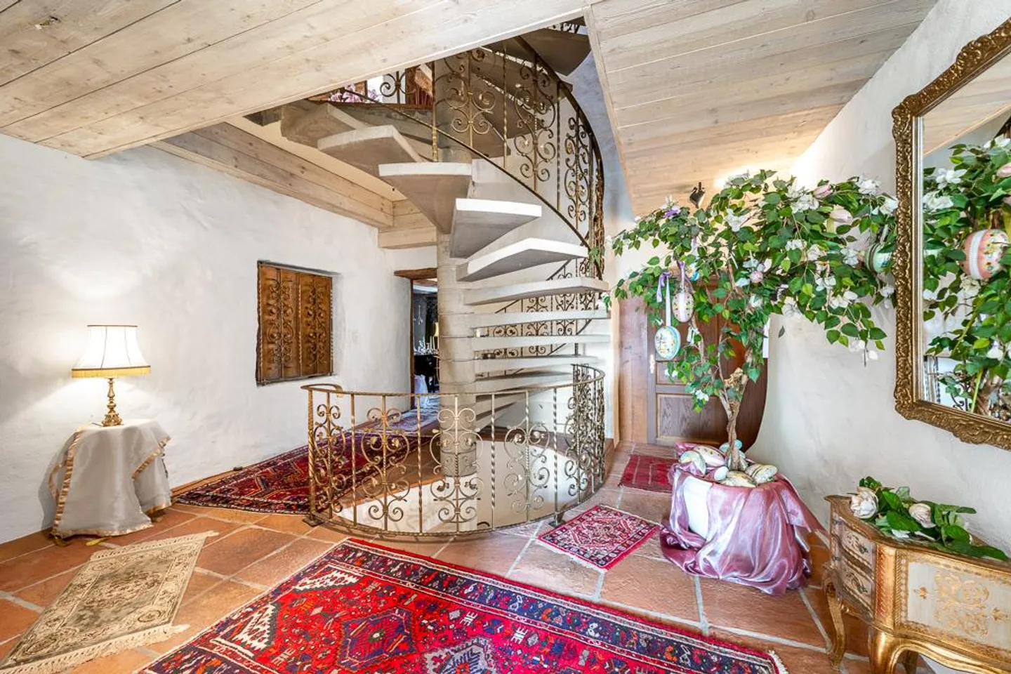 Living and Working - Old Town Flair Meets Functionality, Perfectly Combined - Photo 2 of 9