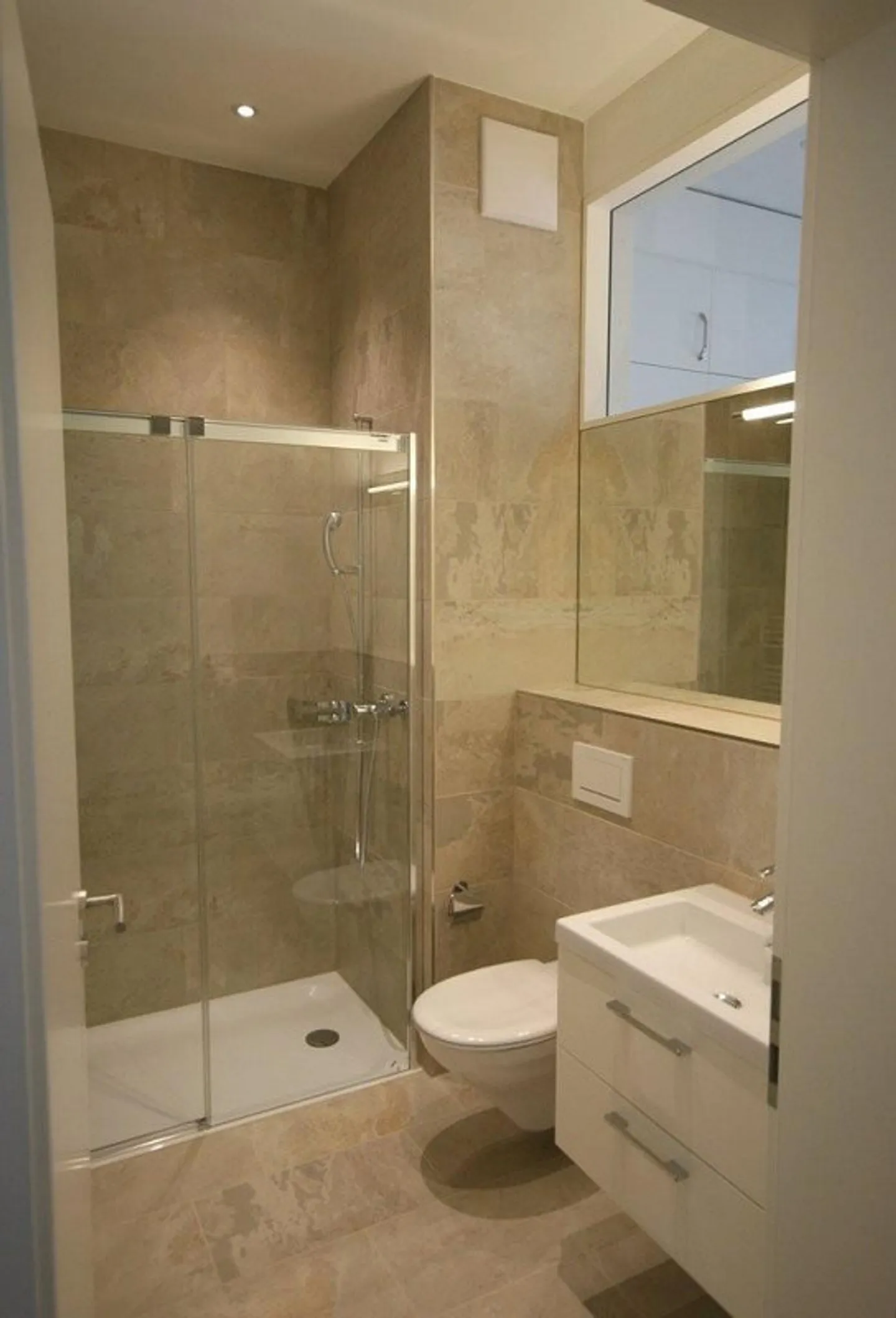 Renovated apartment in an urban residential area - Photo 4 of 6