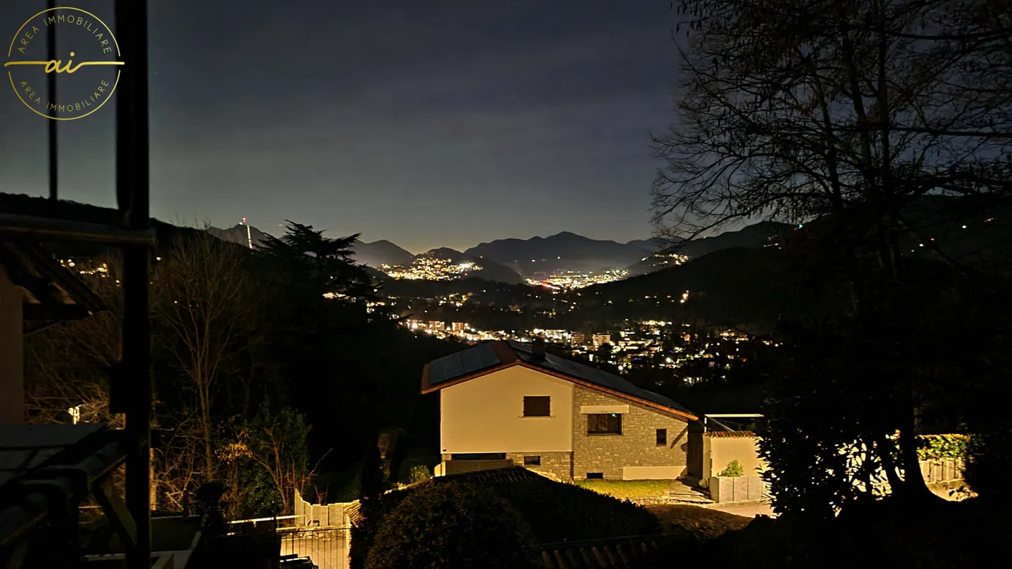 Exklusive 4,5 Zimmer mit Garten und Panoramablick - Foto 5 von 6