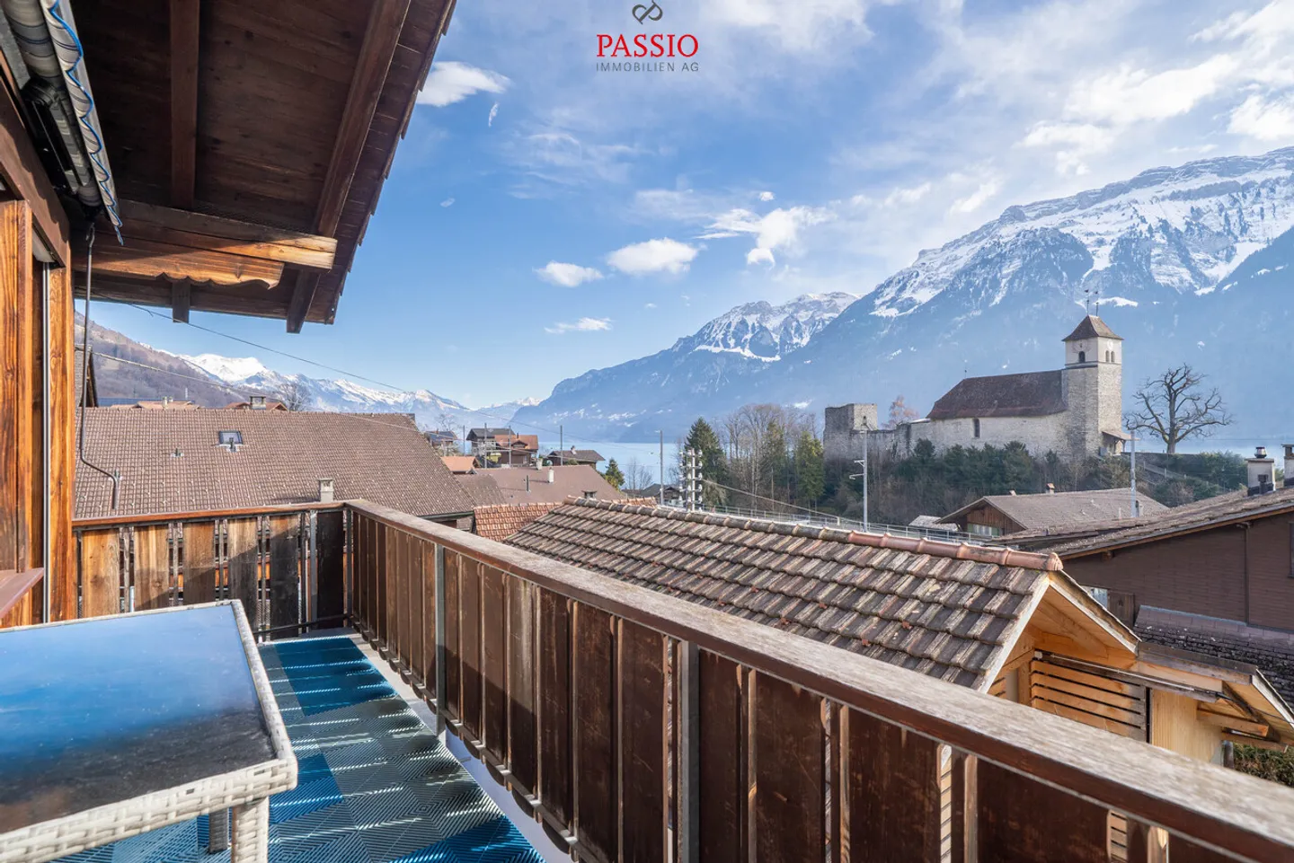 Maison semi-détachée de 7,5 pièces avec vue sur le lac et potentiel - Photo 1 sur 33