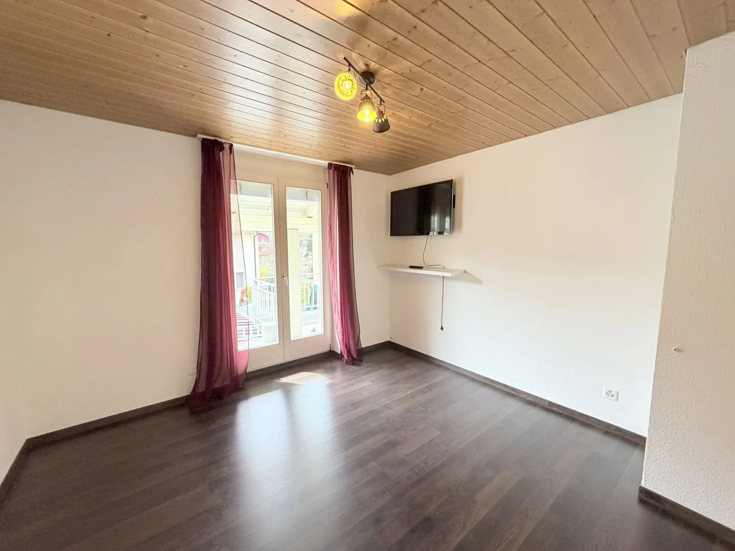 Geräumiges Doppeleinfamilienhaus mit Wintergarten - Foto 4 von 15