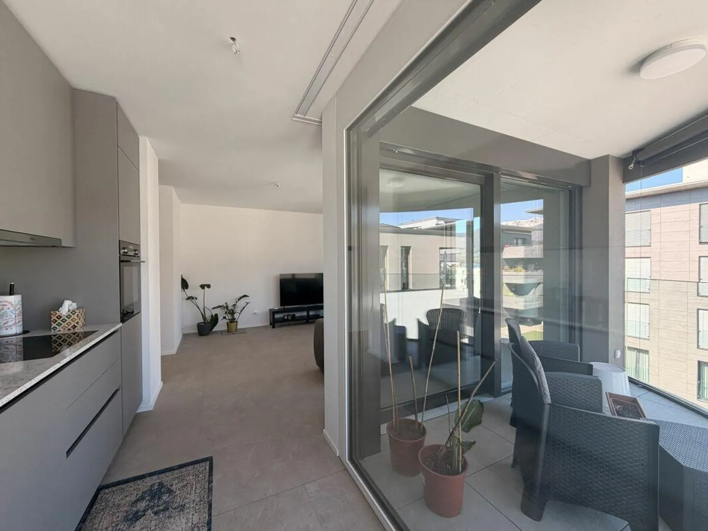 New 2.5-room penthouse apartment with large terrace (furnished) - Photo 2 of 15