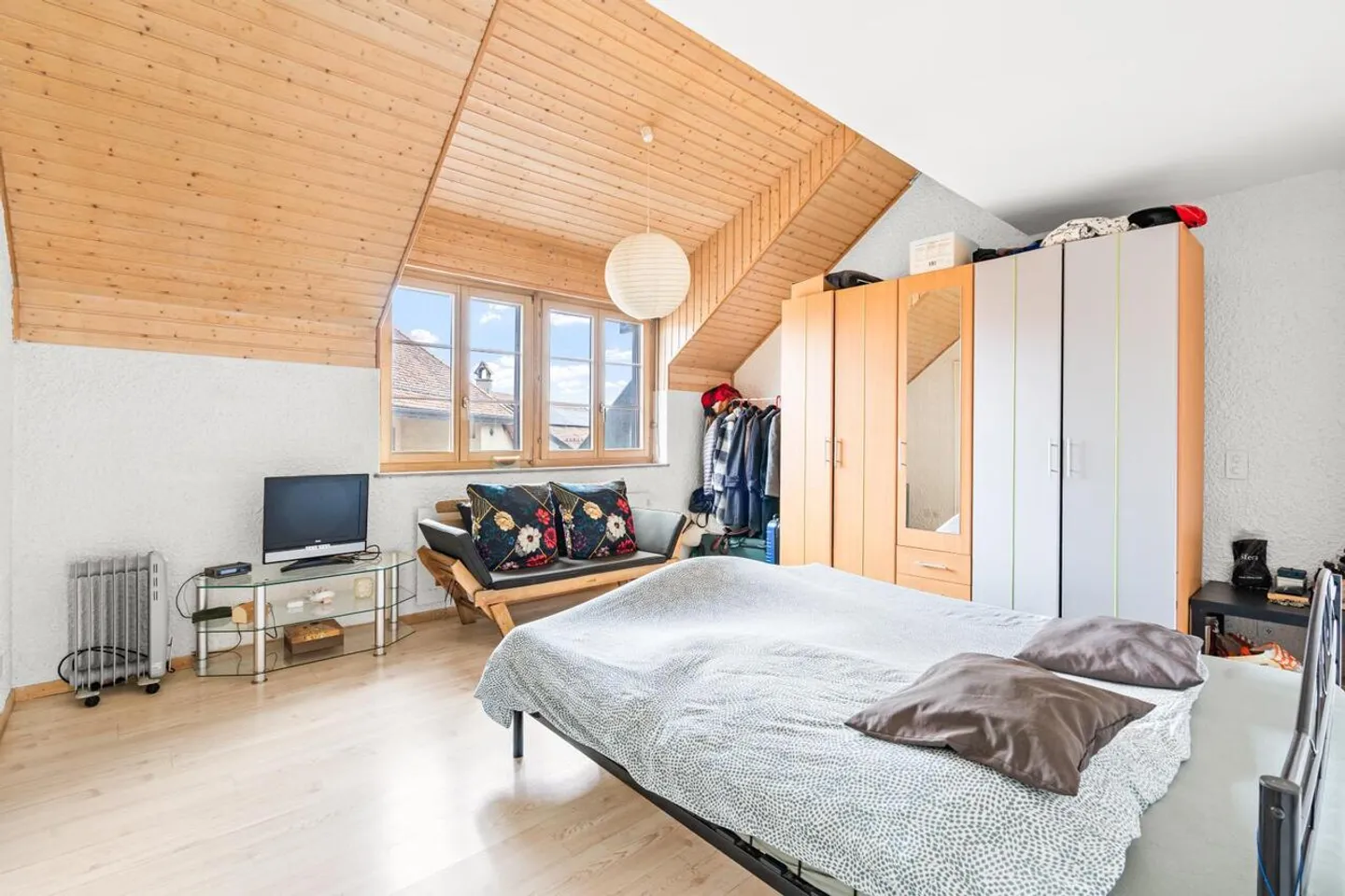 Duplex in stile moderno con area esterna privata! Vista impareggiabile, ambiente raro - Foto 7 di 12