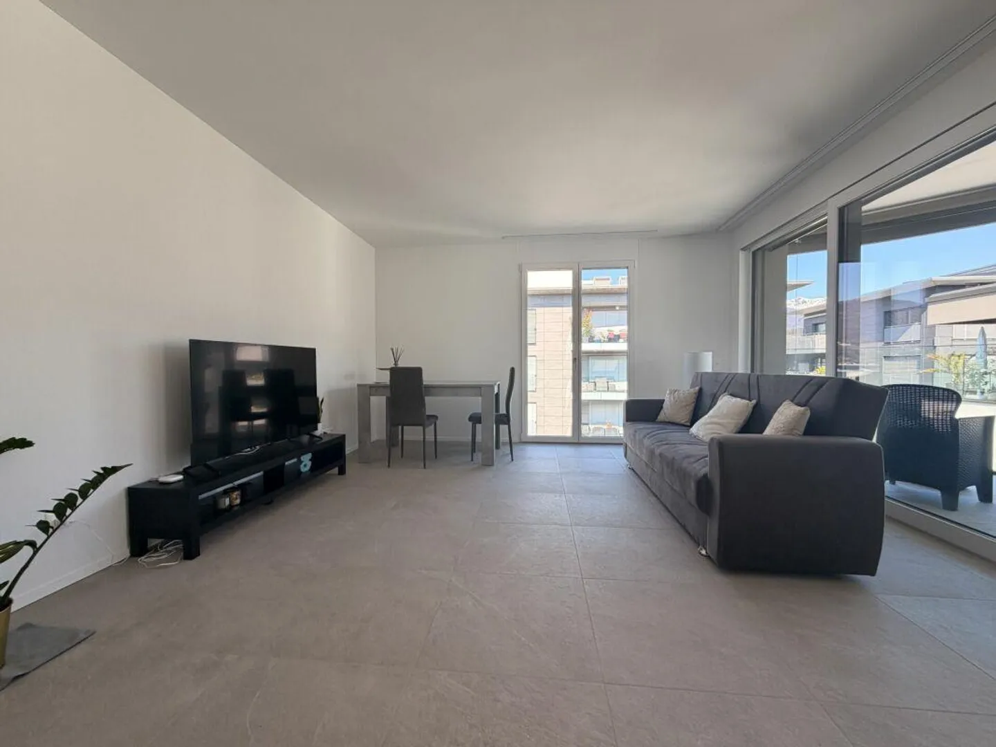 New 2.5-room penthouse apartment with large terrace (furnished) - Photo 5 of 15