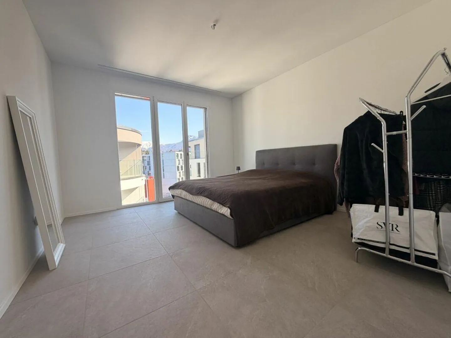 New 2.5-room penthouse apartment with large terrace (furnished) - Photo 6 of 15