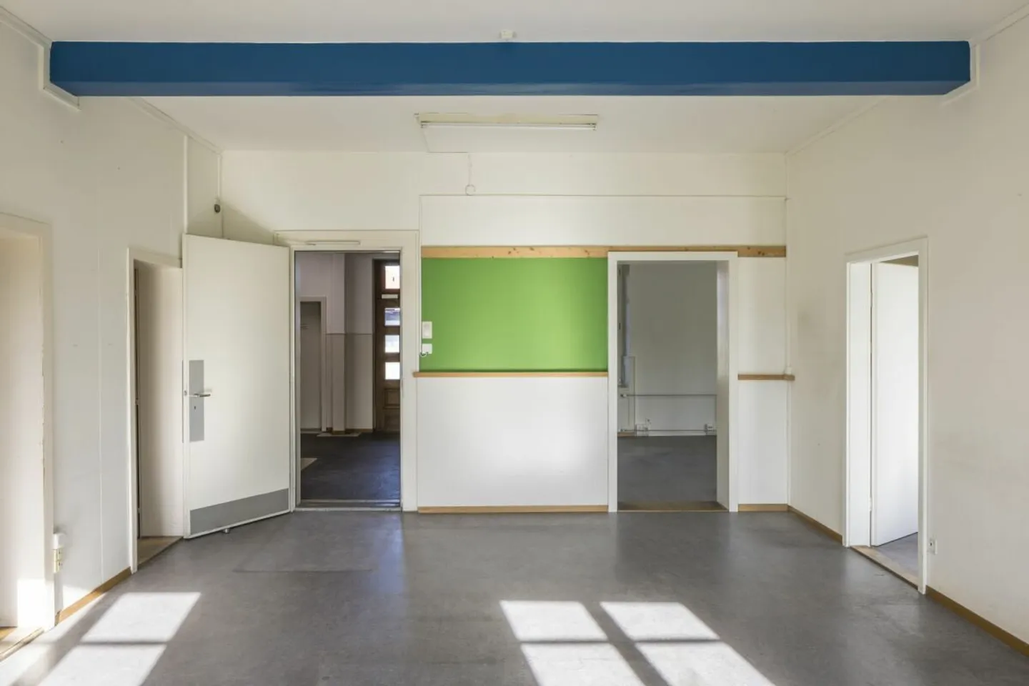 Commercial property with great potential for use - Photo 6 of 13