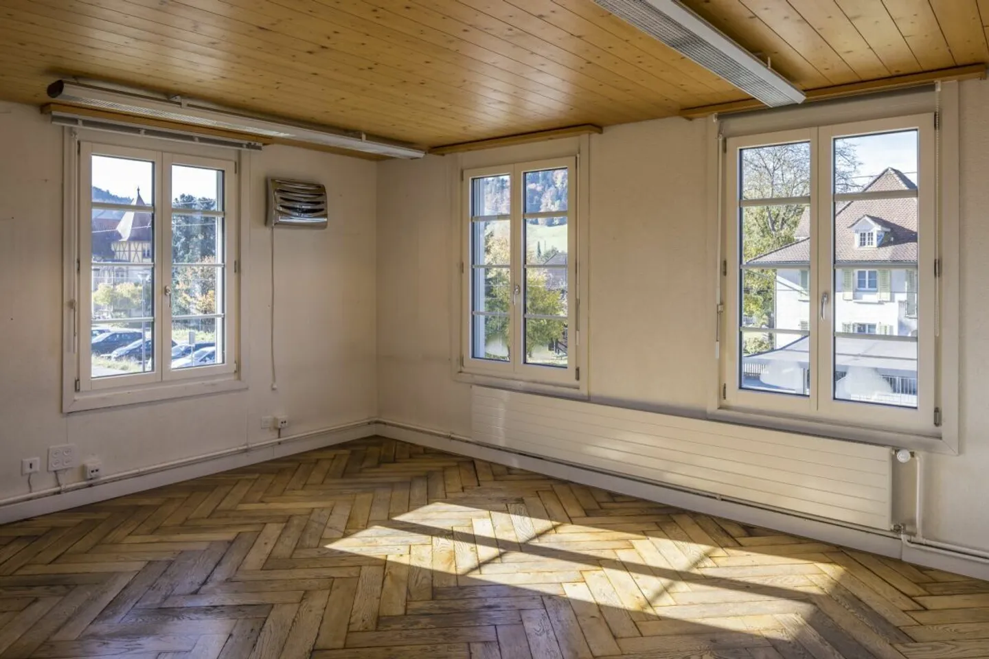 Commercial property with great potential for use - Photo 7 of 13