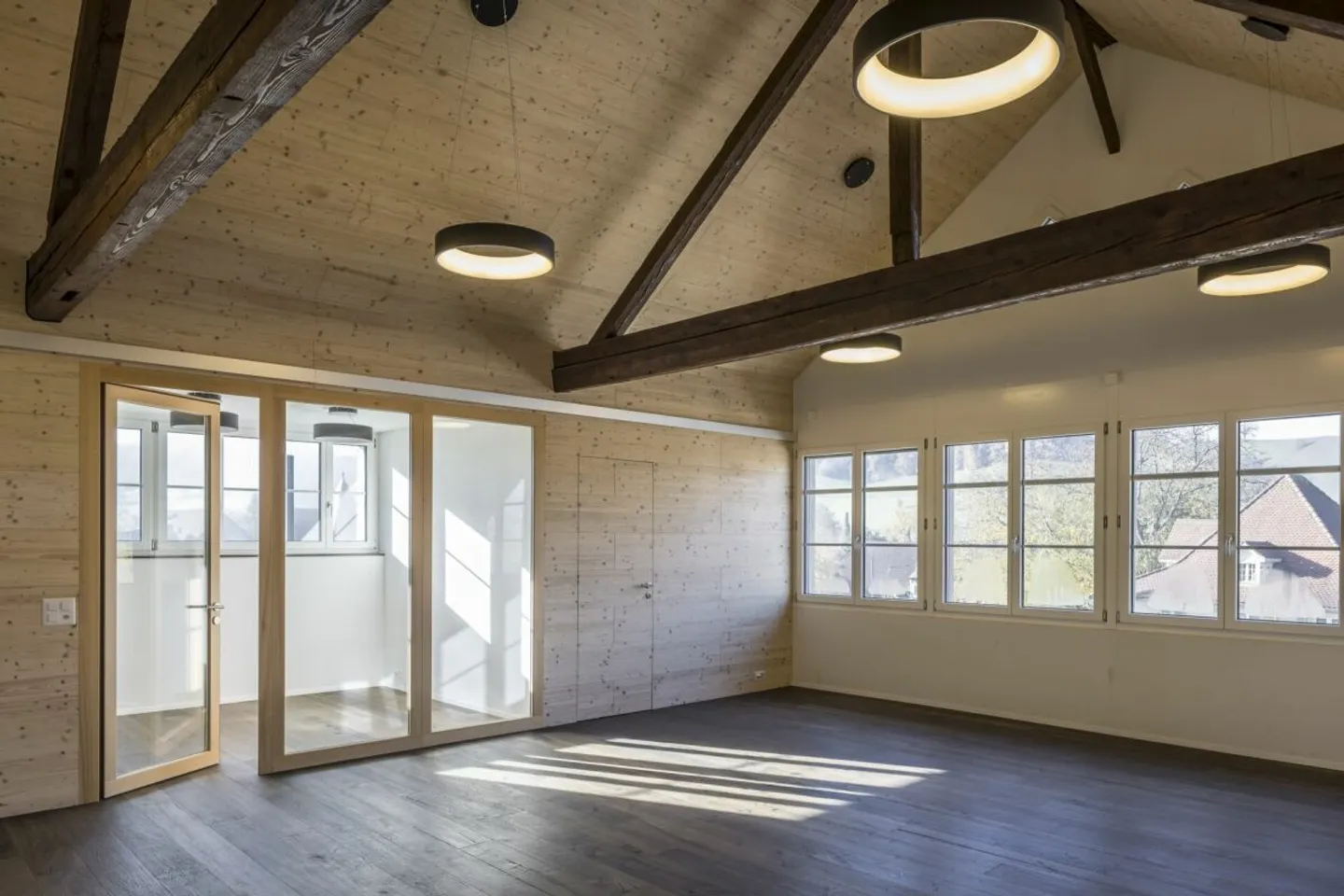 Commercial property with great potential for use - Photo 10 of 13