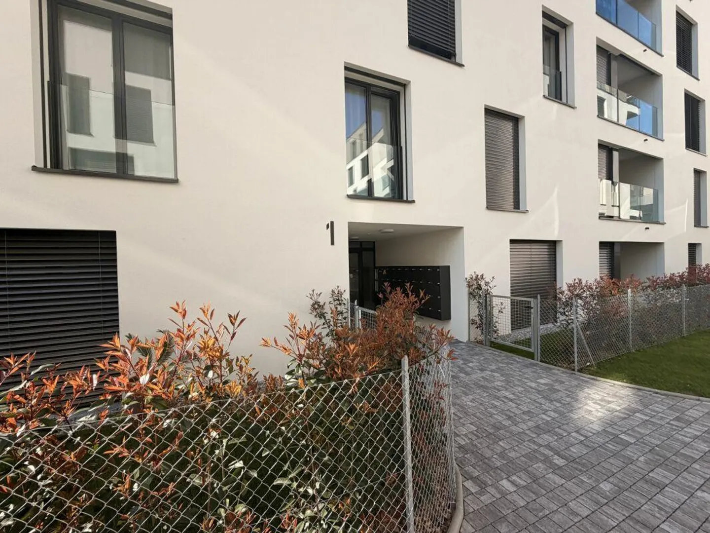 New 2.5-room penthouse apartment with large terrace (furnished) - Photo 9 of 15