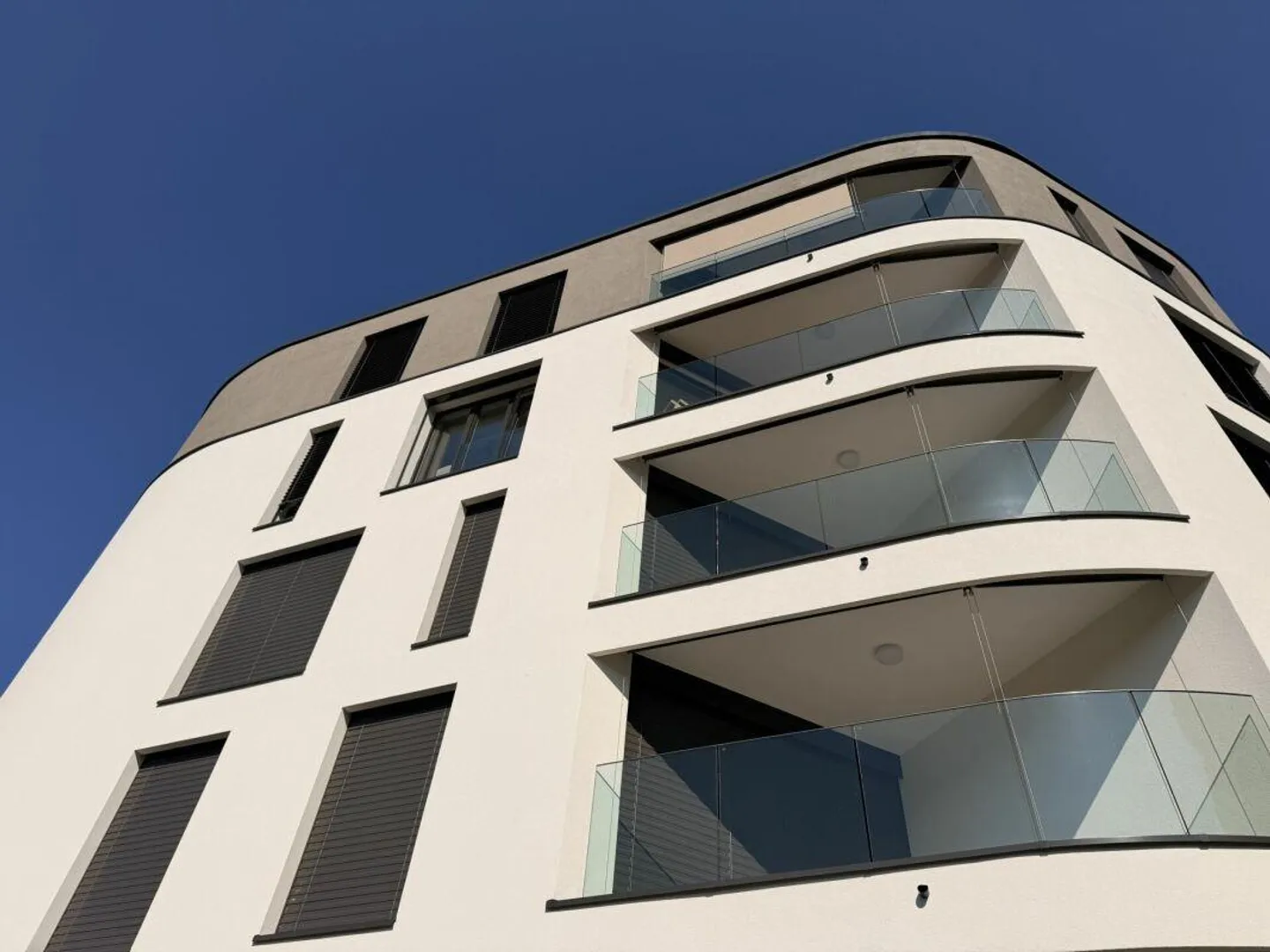 New 2.5-room penthouse apartment with large terrace (furnished) - Photo 10 of 15