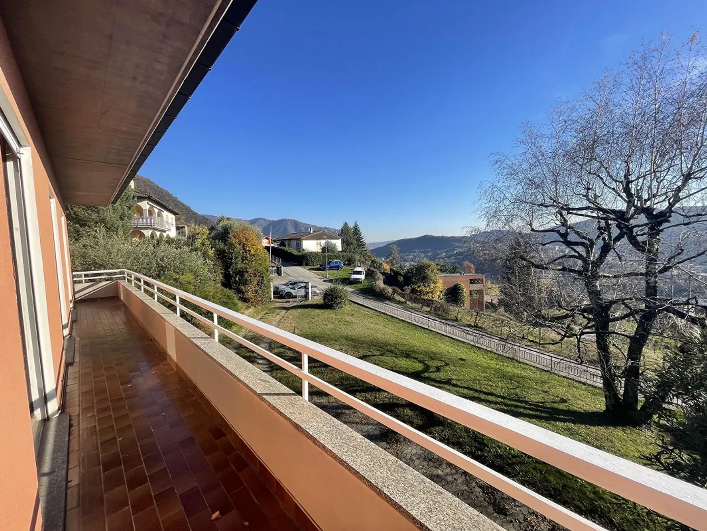 Interessante e grande casa unifamiliare con grande terreno - Foto 6 di 13