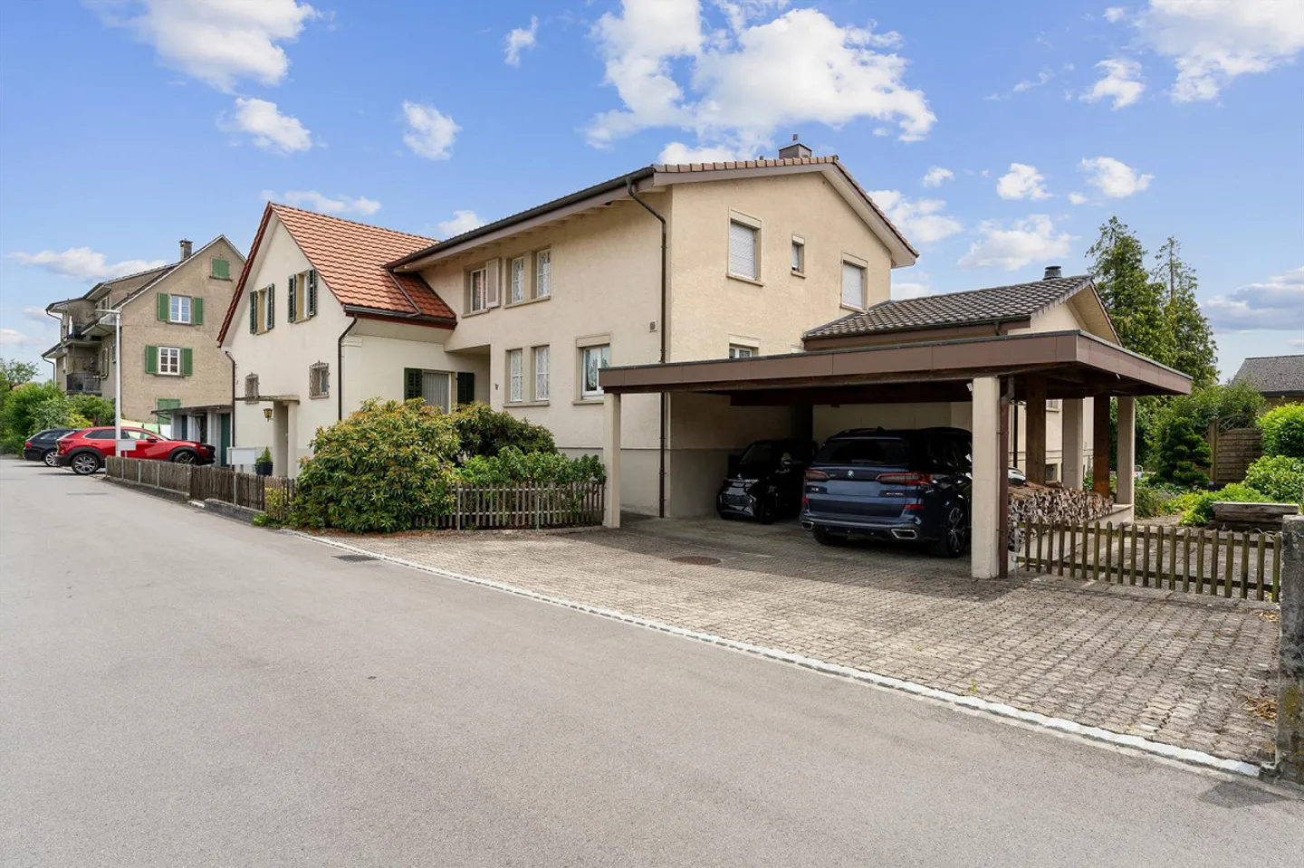 Charming Family Home with Garden - Photo 2 of 14